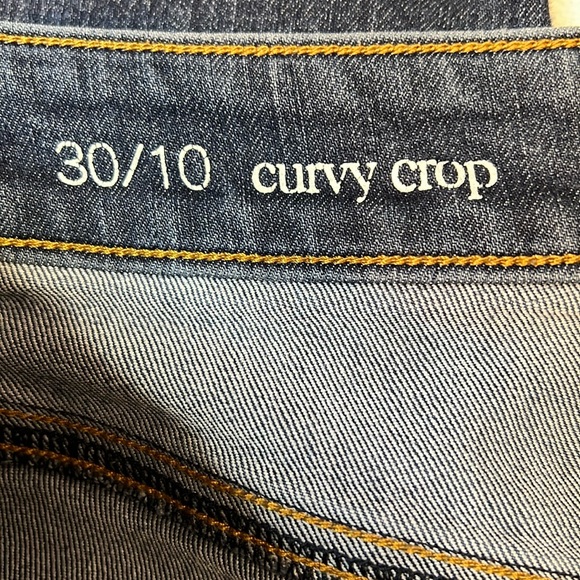 Loft Curvy Crop Jean in Size 10. EUC. Standard 5-pockets. - Picture 4 of 6